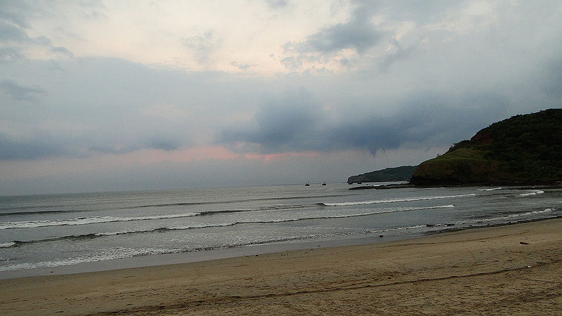चित्र:Velneshwar-Beach.jpg