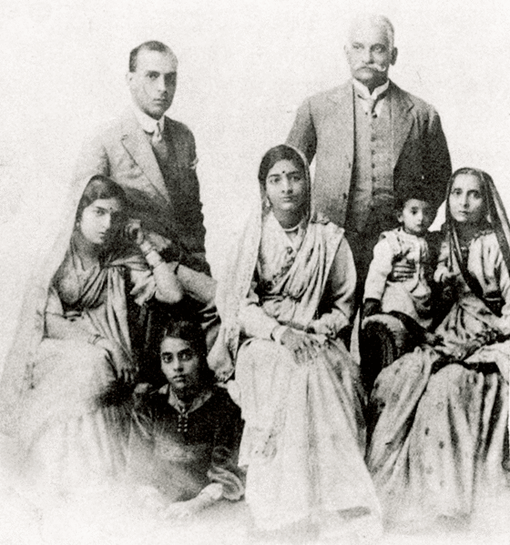 चित्र:Jawahar-Lal-Nehru-Family.jpg