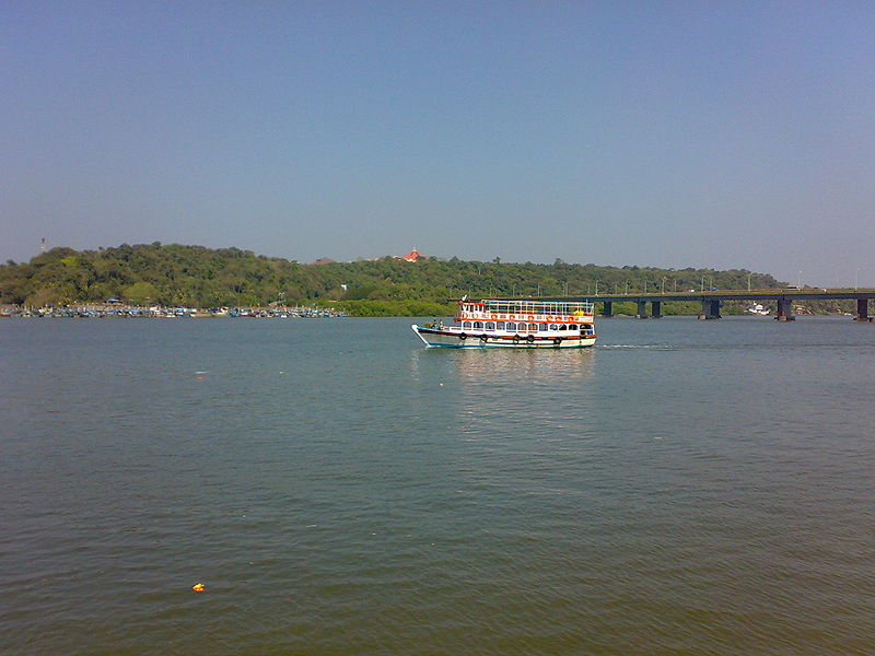 चित्र:Mandovi-River-Panjim.jpg