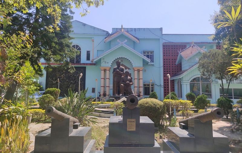 चित्र:Manipur-State-Museum.jpg