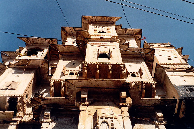 चित्र:Udaipur-facade.jpg