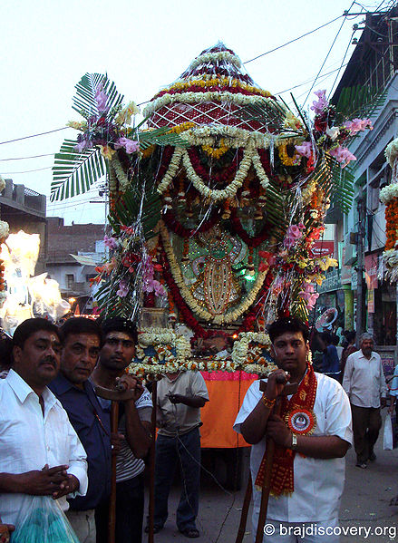 चित्र:Jhulelal-Jyanti-Mathura-1.jpg